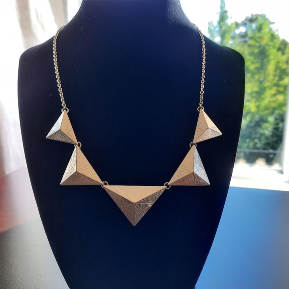 Pyramids necklace - Picture 3 of 3